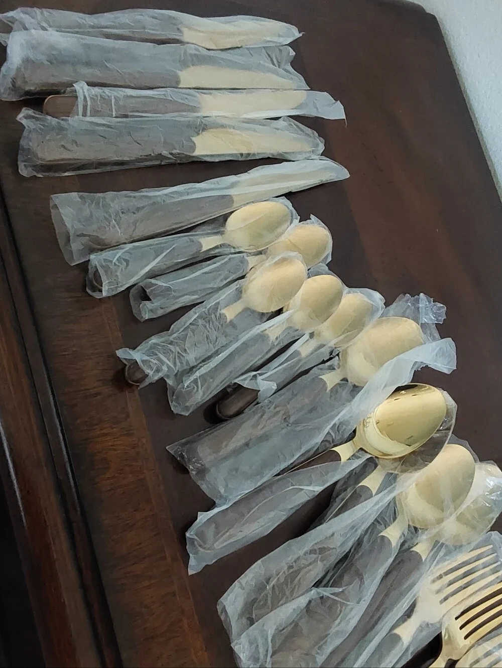 Gold and Dark Wood Flatware Set -‎ 24-Piece Home Dining Cutlery